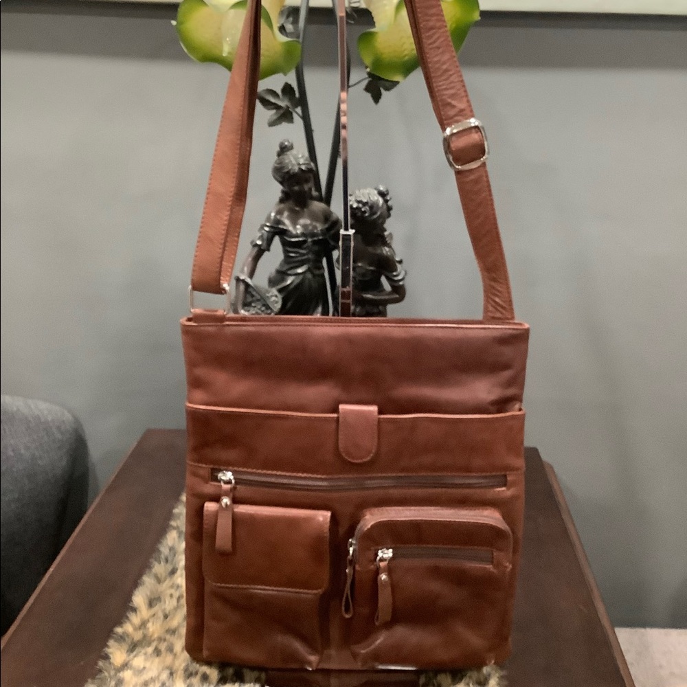 LEATHER ILI MESSENGER BAG‎